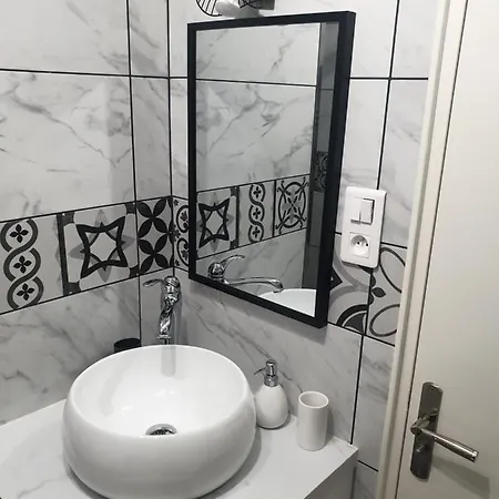 Apartment La *