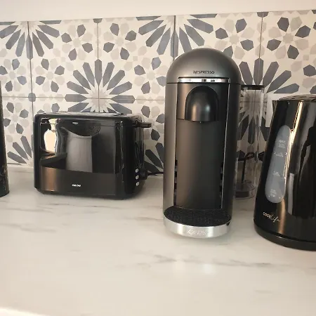 La Apartment *