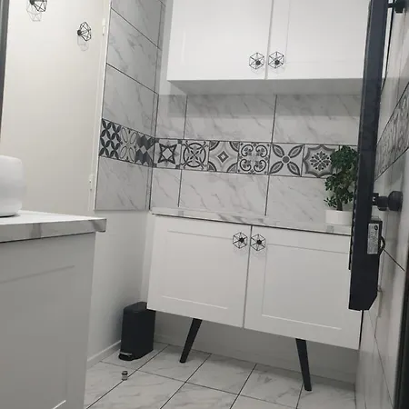 Apartment La *